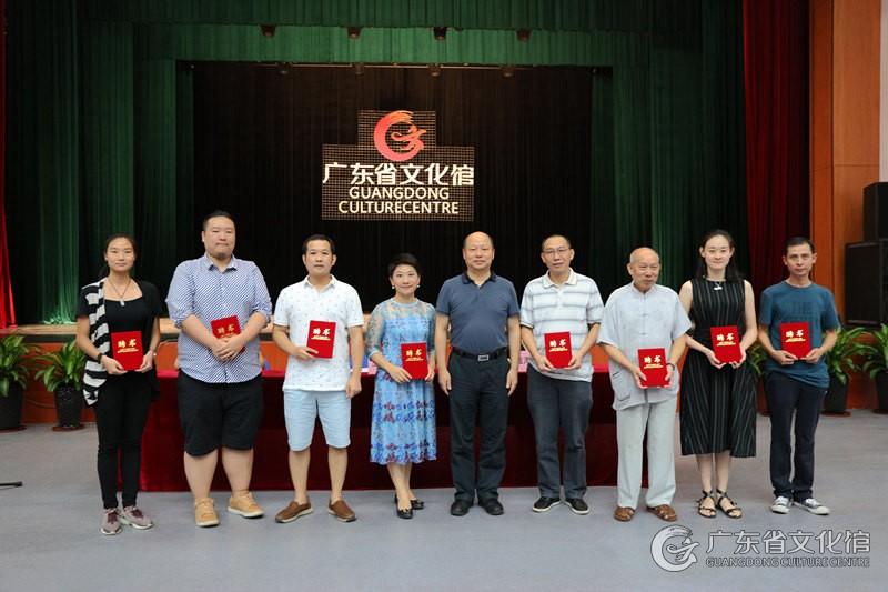 蒙古族刺绣技艺培训班在土右旗文化馆开班,传统技艺薪火相传 蒙古族刺绣技艺培训班在土右旗文化馆开班,传统技艺薪火相传