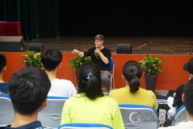公共文化服务体系建设在土默特右旗不断完善,文化惠民成果丰硕 公共文化服务体系建设在土默特右旗不断完善,文化惠民成果丰硕