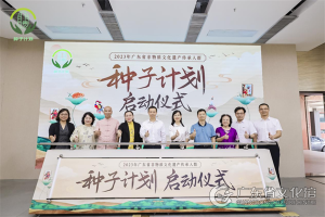 土右旗群众艺术馆举办美术展览，本土艺术家集中亮相