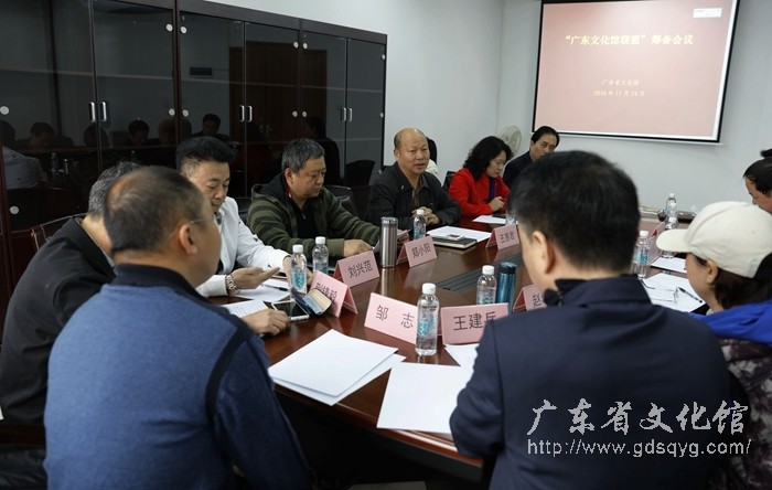 土右旗文化志愿者走进养老院开展慰问演出活动